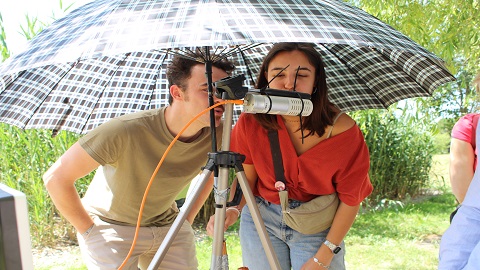 Imatge programa Bojos per la Terra, dos nois joves 